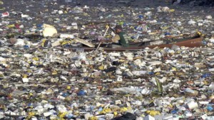 Un pescatore nel great pacific garbage