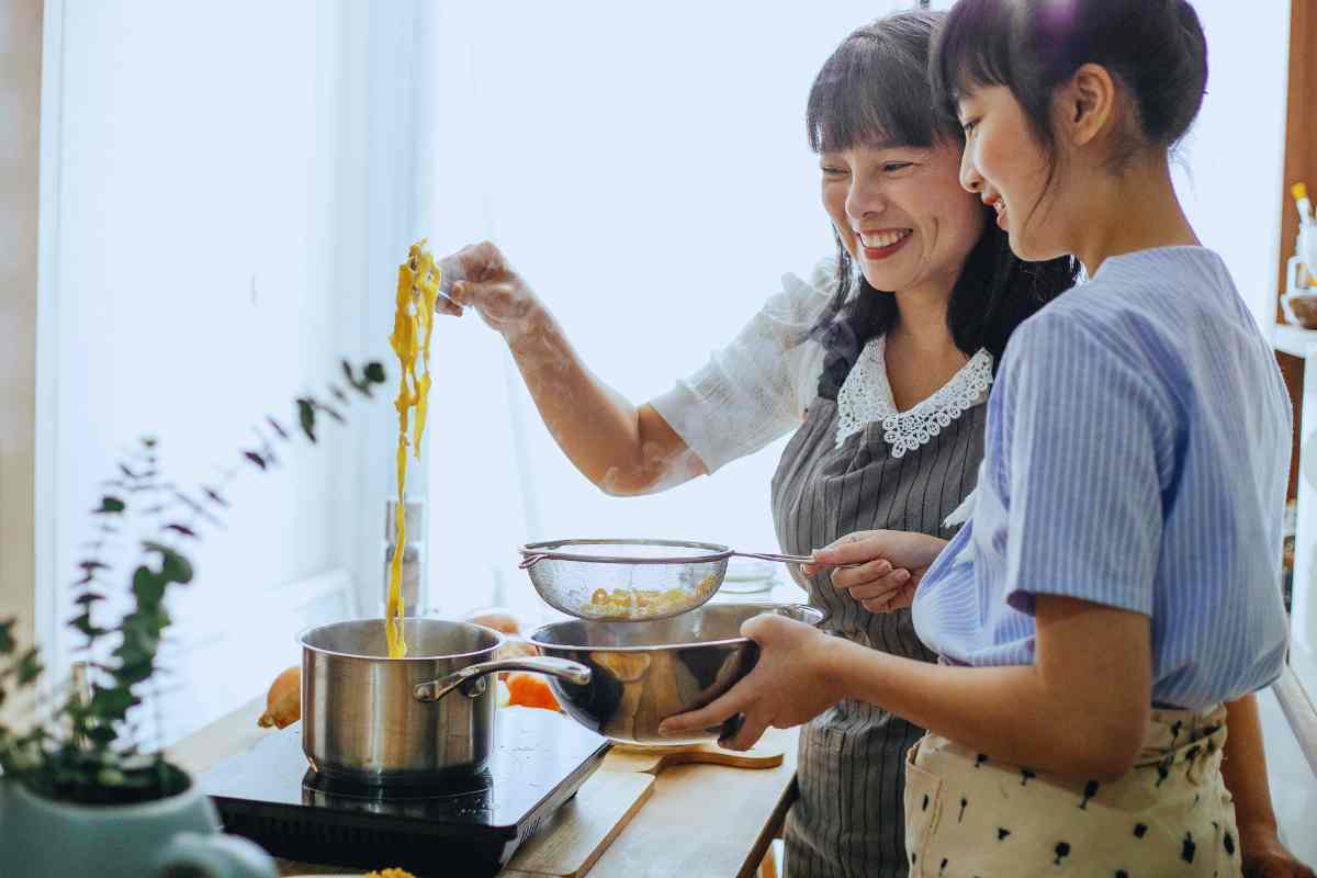 scolare la pasta nel lavandino: i rischi